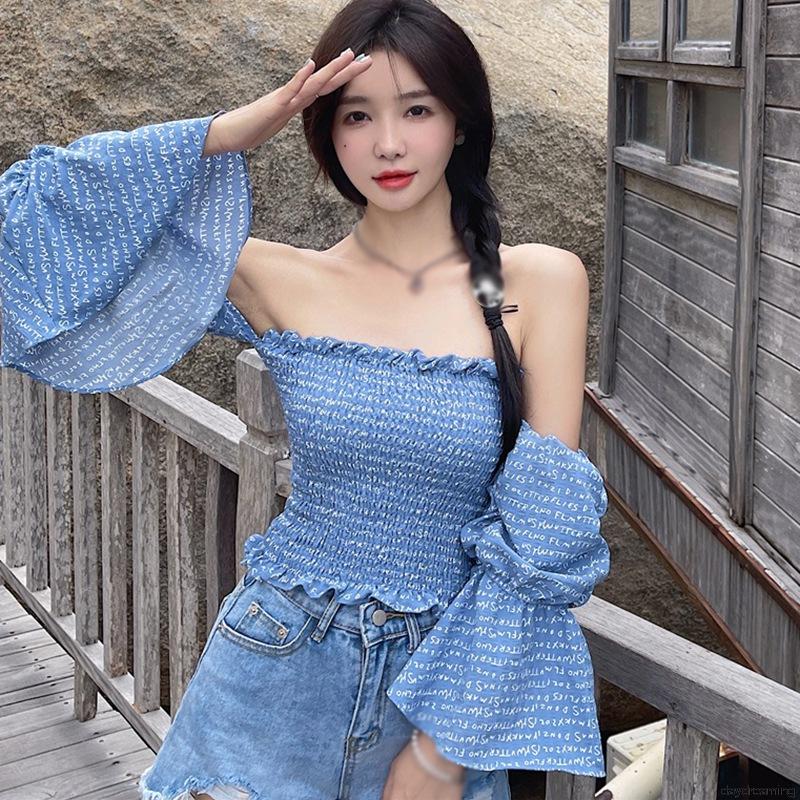 Áo Kiểu Trễ Vai Tay Loe Hoạ Tiết In Chữ Cho Nữ