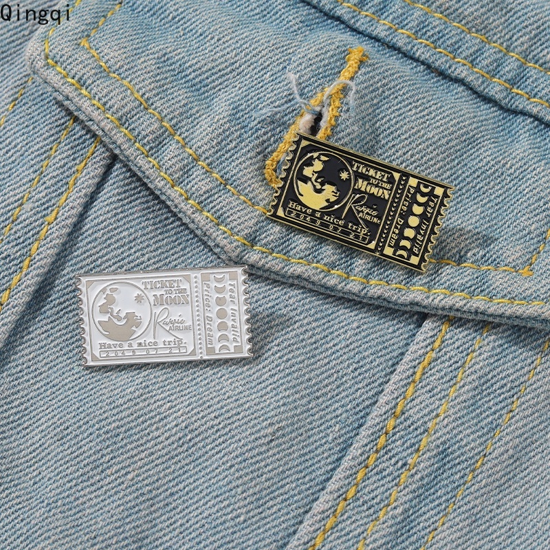 Huy hiệu cài áo Miss Zoe hình vé máy bay tráng men trắng đen vui nhộn dùng làm quà tặng