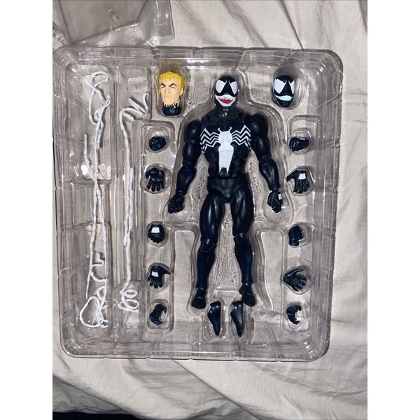 Mô Hình Venom Mafex The Amazing Spider Man Comic Ver Có Khớp