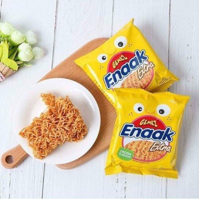 Hộp 24 gói Snack Mì Ăn Liền Enaak Vị Gà /Gà Cay