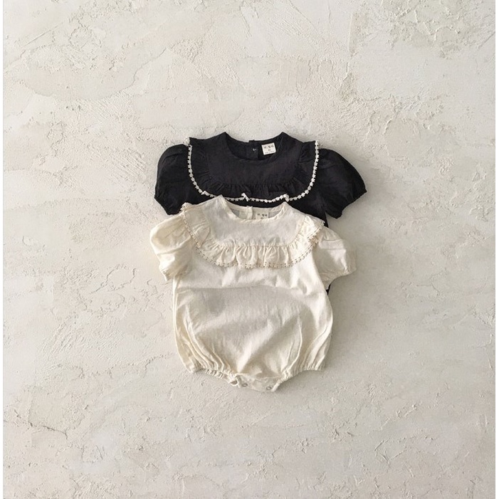 Body áo liền bé gái quần đen và trắng Hàn quốc
