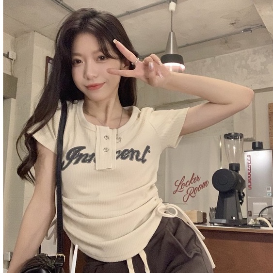Áo Croptop Dây Rút Khuy Bấm Áo Croptop Nữ Ngắn Tay Màu Be Chất Tăm Bozip Co Giãn Ôm Body Sexy