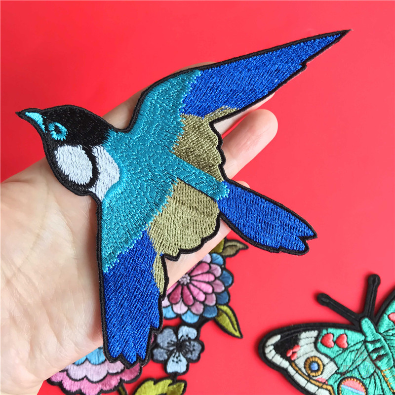 ☸ Sticker Ủi Thêu Hình Chim &amp; Hoa Có Mùi Thơm ☸ 1 Huy Hiệu Ủi Thêu Hình Chim Bướm Xanh