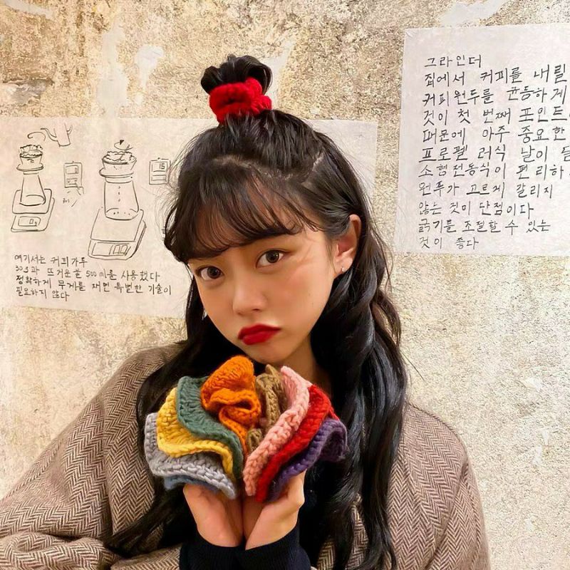 Buộc tóc len điệu đà🐰