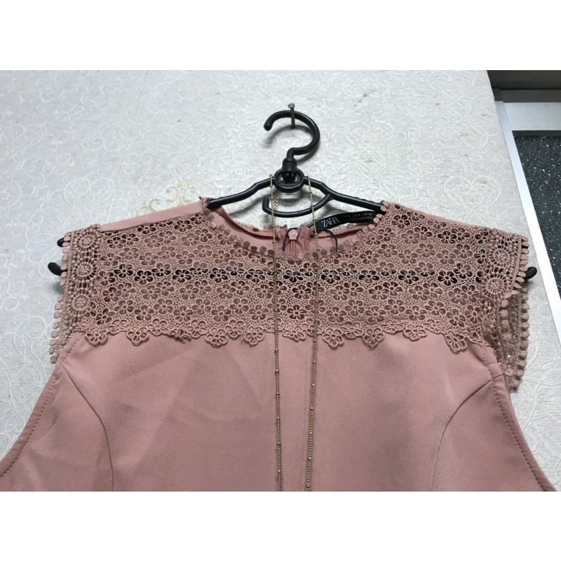 Đầm hồng ruốc ren Vnxk