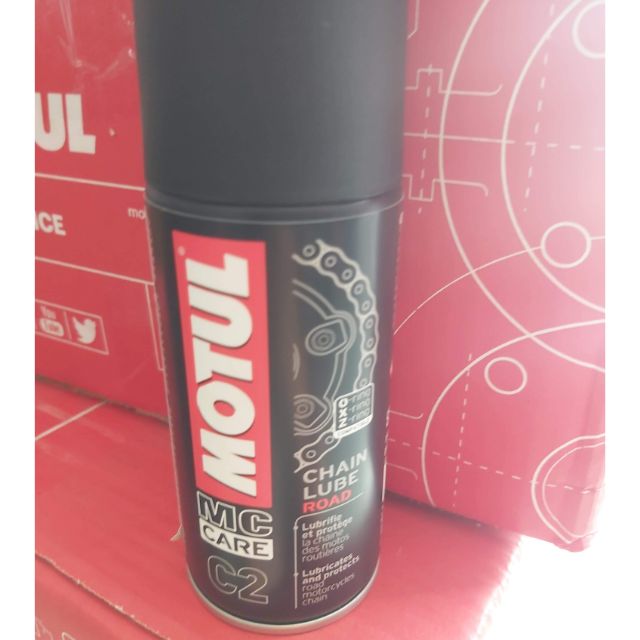 Chai xịt sên  motul C2
