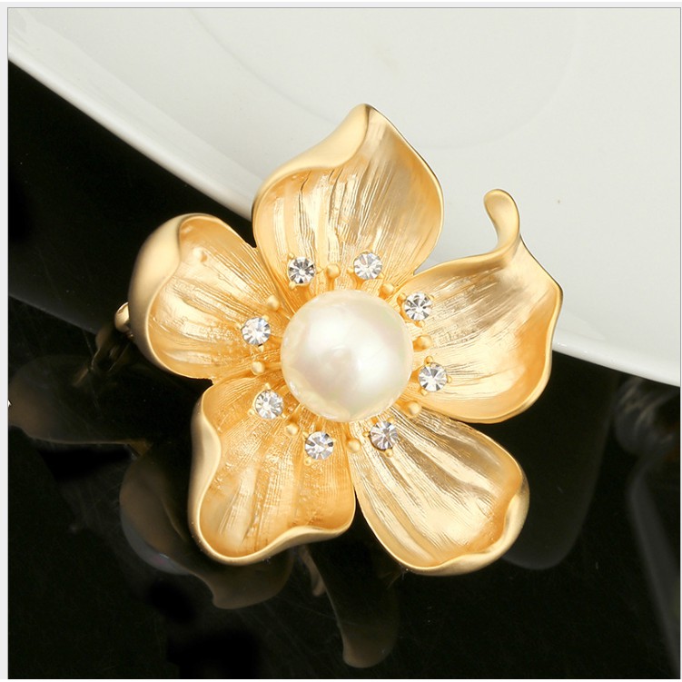 Cài áo thời trang hoa 5 cánh đính đá cao cấp GC54