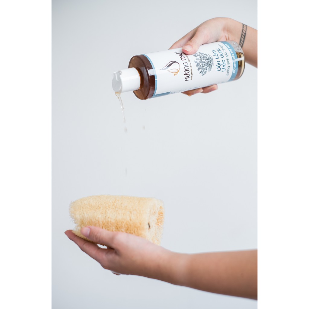 [GIẢM MỤN LƯNG, GIẢM VIÊM LỖ CHÂN LÔNG, DỊU NHẸ CHO DA] Dầu tắm thảo dược Hương Như - 500ml | BigBuy360 - bigbuy360.vn