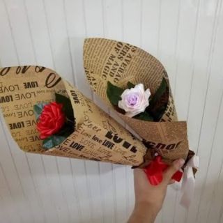 5 tờ giấy báo gói hoa