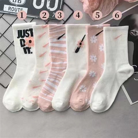 Đôi Vớ Ống Dài Màu Trắng Hồng In Chữ Số NK Thời Trang Đường Phố Cho Nữ