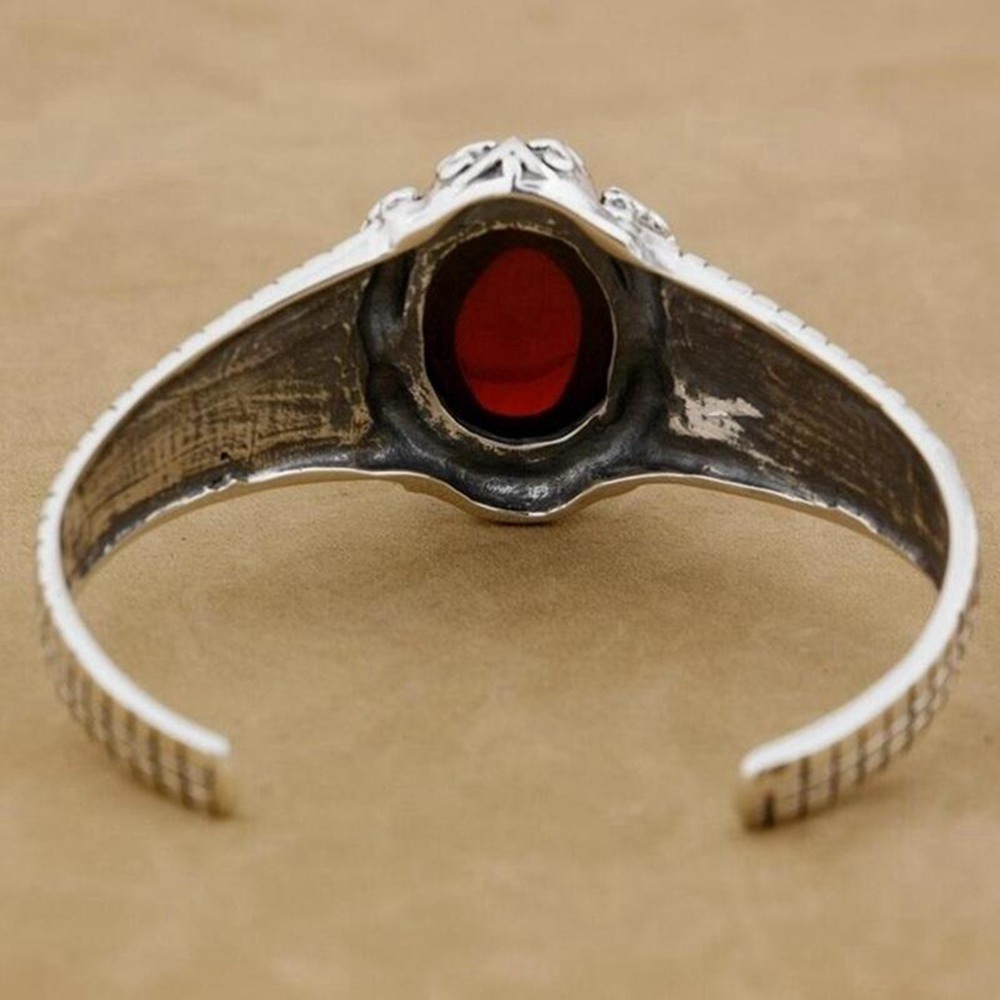 Vòng đeo tay bằng thép không gỉ kiểu dáng năng động trẻ trung