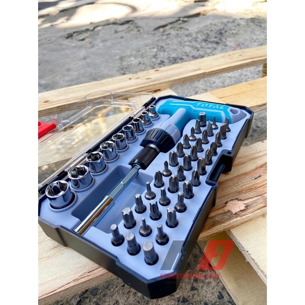 TACSD30476 Bộ 47 tua vít vặn tay cầm T tự động Total