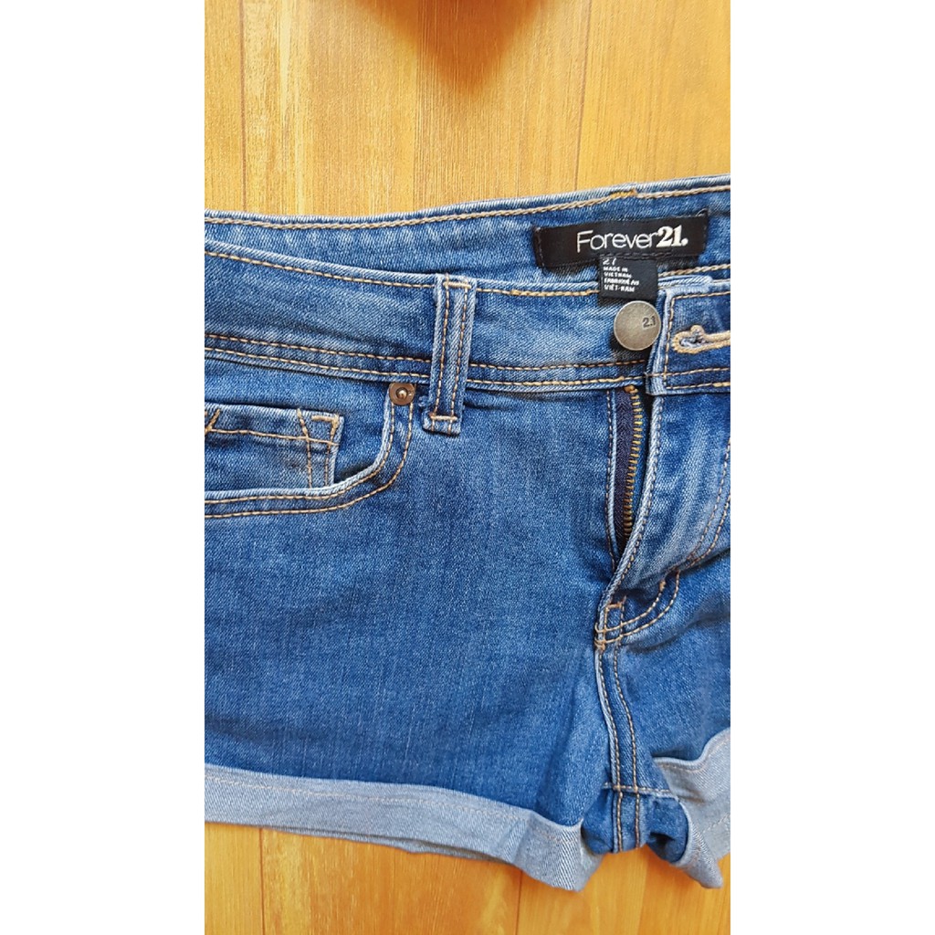 [Thanh lý] - Áo thun body Guess - Quần short jeans đơn giản