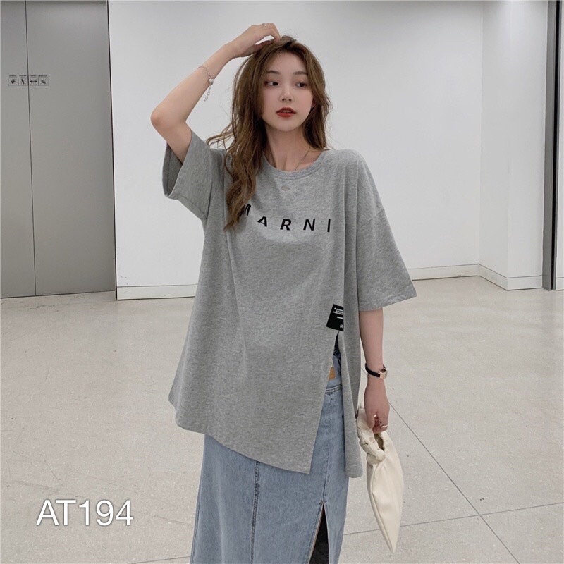 ✉▼■ÁO THUN XẺ TÀ IN CHỮ M A R N I - AT194