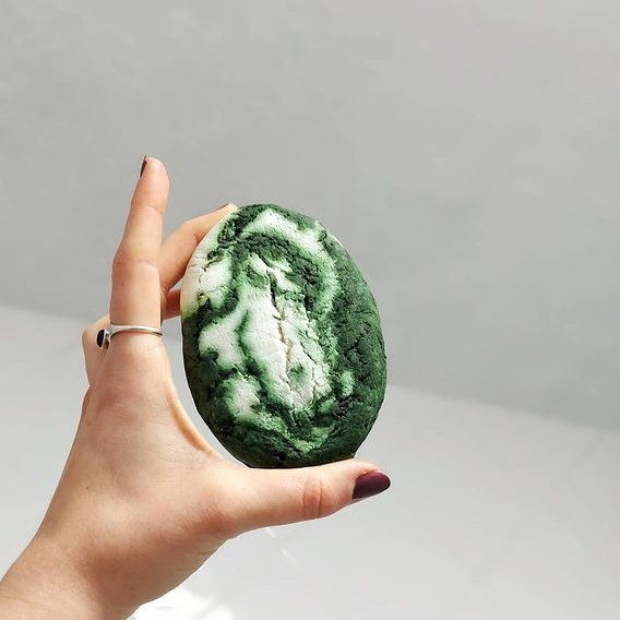 Tạo bọt bồn tắm LUSH - Botanomancy CBD Bubble Bar