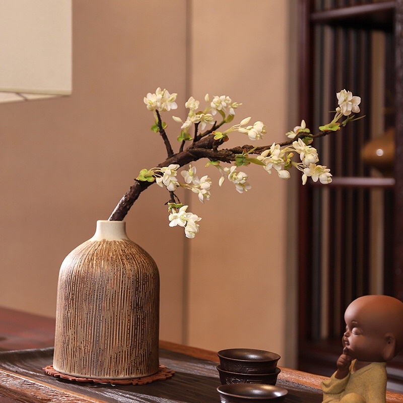 Bình gốm cổ điển trang trí phòng khách