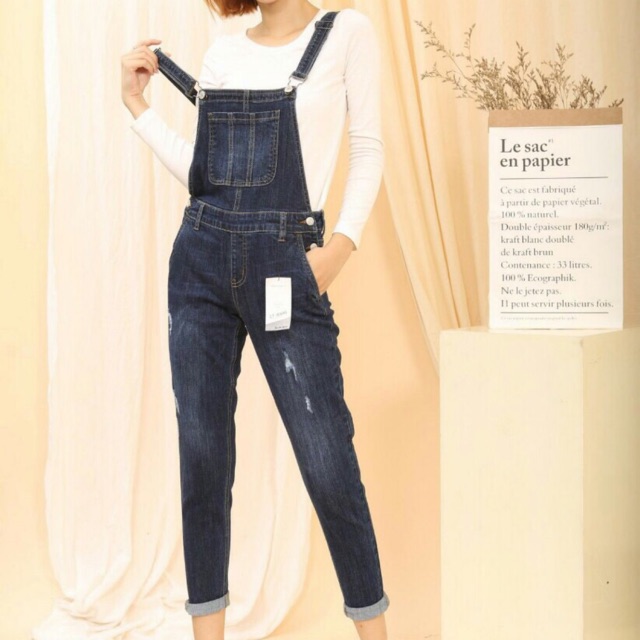 yếm jeans rách nhẹ