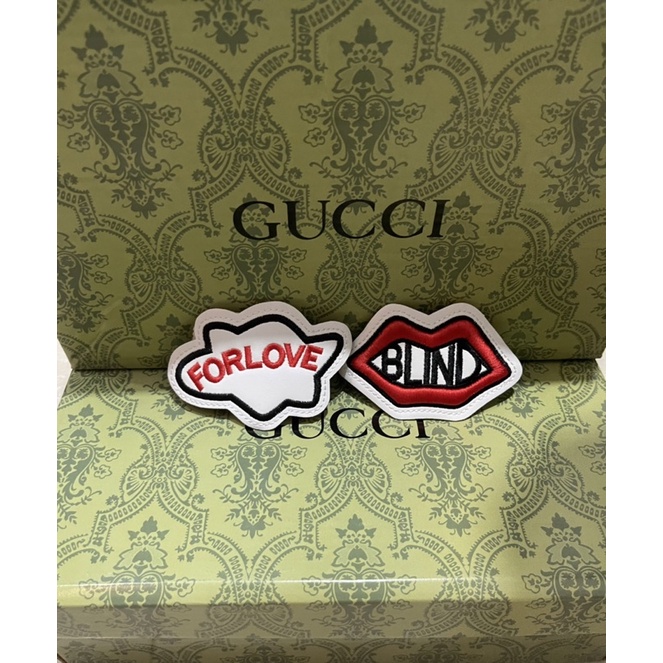 Phụ kiện G.C BLIND FORLOVE Thêu Hình Môi Đỏ Cúc Bấm