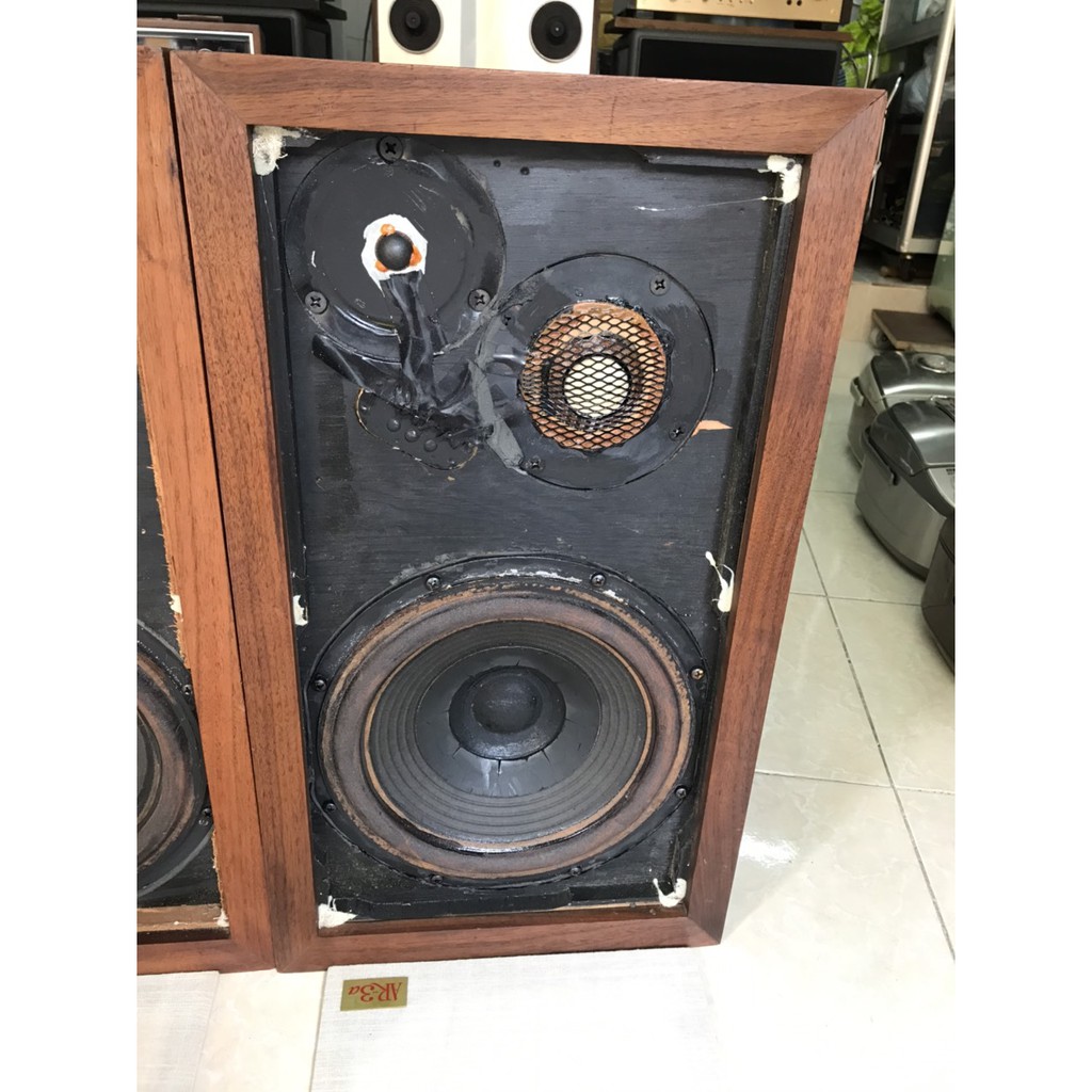 Loa Ar3a căng vải trắng