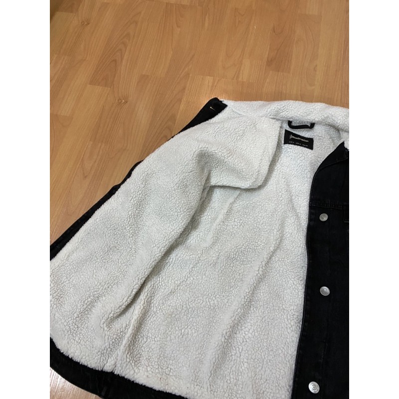 ÁO KHOÁC DENIM BÒ STRADIVARIUS