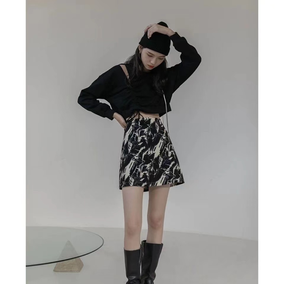 Chân váy chữ A kiểu dáng thời trang độc đáo xinh xắn cho nữ | BigBuy360 - bigbuy360.vn