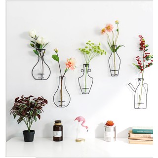 Lọ hoa khung sắt treo tường trang trí