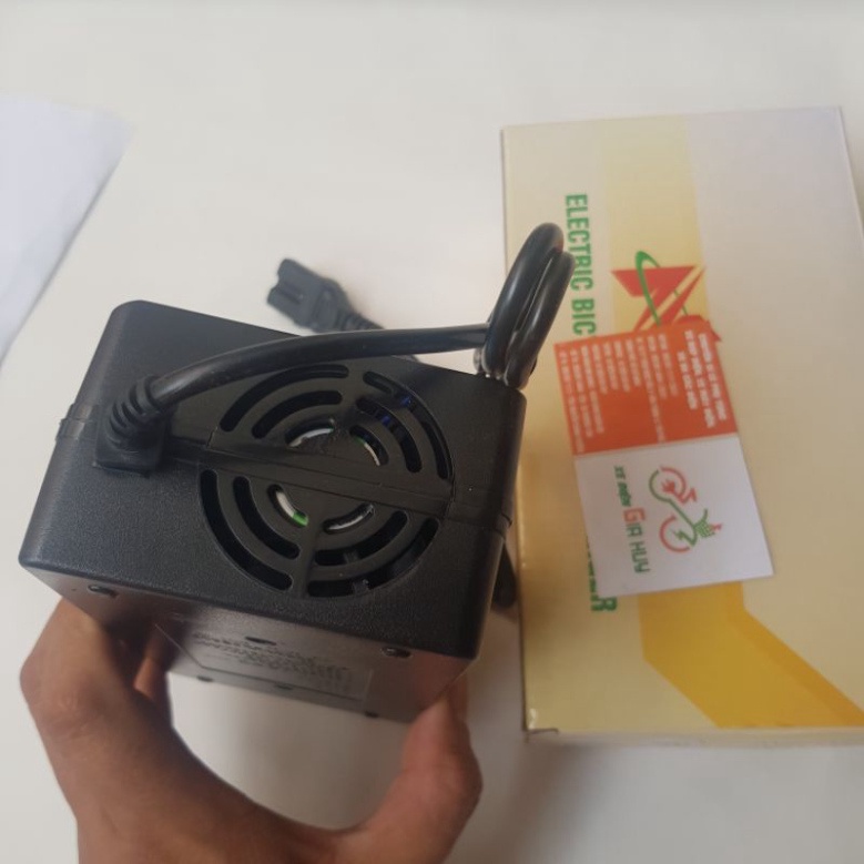[VIDEO THẬT] Sạc Xe Đạp Điện 48V 12-14AH XE ĐIỆN HUY | BigBuy360 - bigbuy360.vn