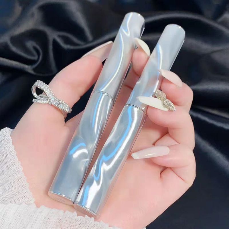[Hàng mới về] Son môi dưỡng ẩm lâu trôi không dính thiết kế vỏ màu bạc độc đáo | BigBuy360 - bigbuy360.vn