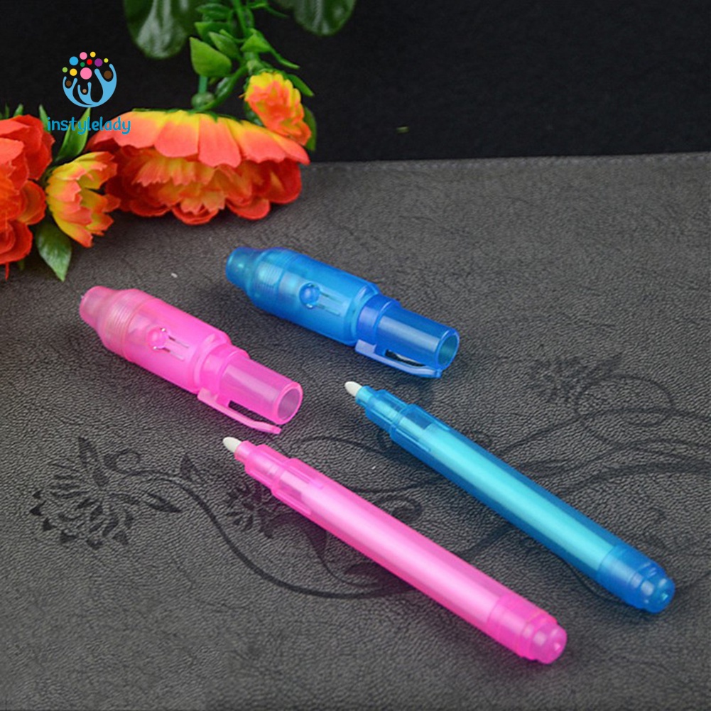 3 Bút mực tàng hình để viết thông điệp bí ẩn hiện lên bằng cách soi đèn UV