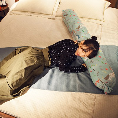 Gối dài dễ thương Gối ôm ngủ gối có thể tháo dỡ hình trụ Nữ Phụ nữ mang thai bạn trai gối tựa kẹo đầu giường