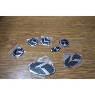 Bộ logo Kia chữ K 7 chi tiết cho KIA & HYUNDAI Nền Carbon