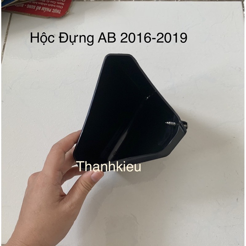 Hộc đựng đồ Airblade 2016 đến 2019 có ốc keo