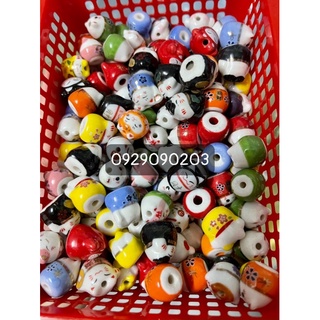 Mèo sứ mini Maneki Neko (Lỗ xỏ dọc)