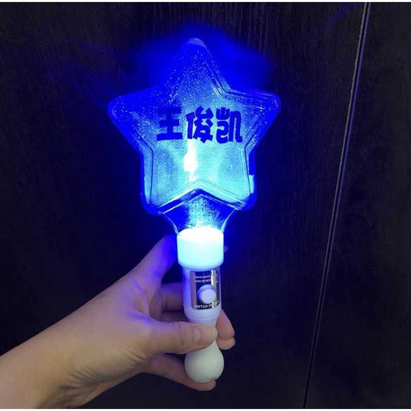 Gậy tiếp ứng cầm tay nhóm TFBOYS
