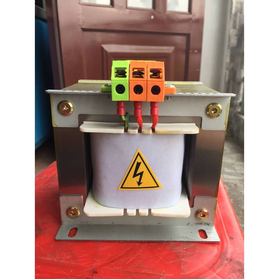 Biến áp cách ly 380V ra 110V-220V 110VA