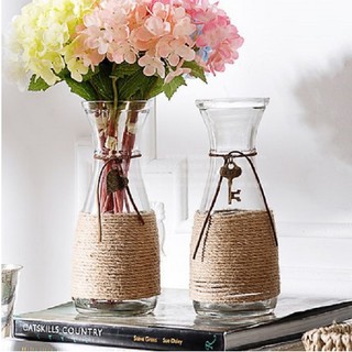 Một ly thủy tinh eo  ( LOVE )  trong suốt đựng đồ uống hoặc cắm hoa  loại 350ml kèm dây trang trí..