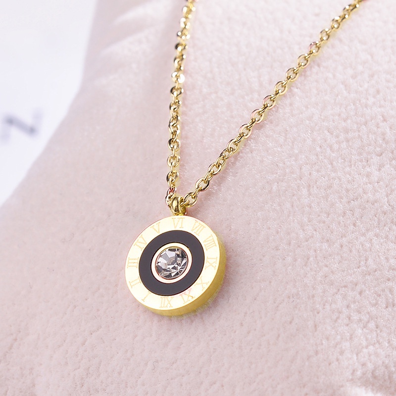 [Không đen gỉ] Dây chuyền thép titan mạ vàng mặt tròn khắc số la mã TB554