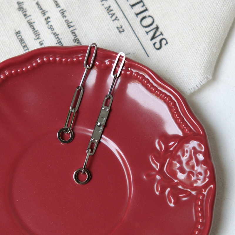 Bông tai titan kiểu dài bất đối xứng độc đáo không gỉ WE2207