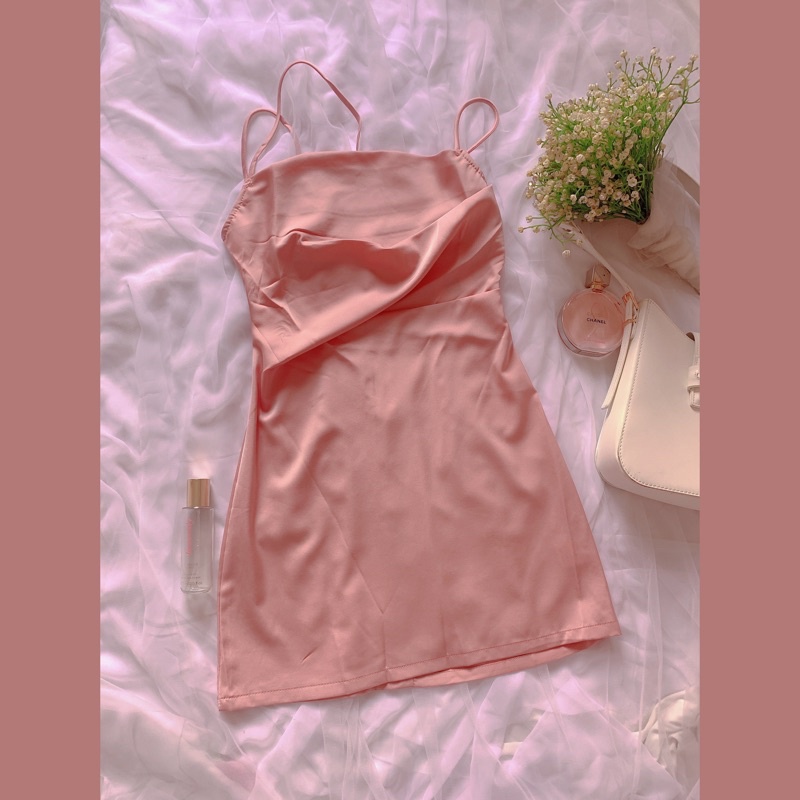 Đầm ôm body lụa hai dây Váy lụa ôm Váy lụa hồng