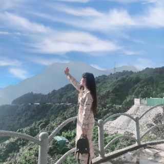 Váy đuôi cá caro cổ thắt nơ dài thanh lịch