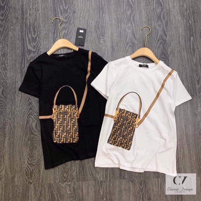 Áo thun hình túi đeo chéo siêu cute chất mát rượi ảnh thật 100% shop chụp nha mẫu nhà e 44kg cao m53 ạ