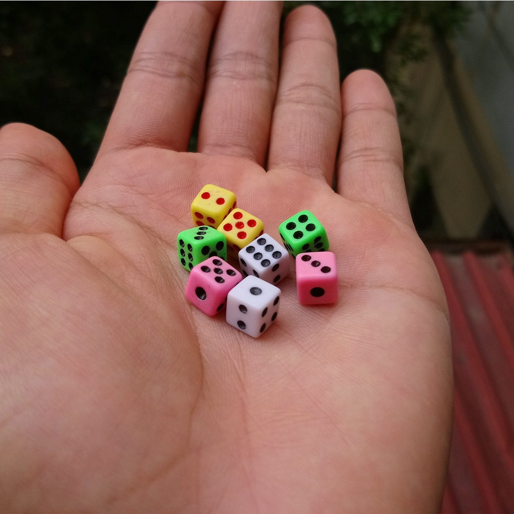 Ảo Thuật Hộp Lắc Xúc Xắc Xí Ngầu To Thành Nhiều Viên Nhỏ - Dice Bomb Magic Trick