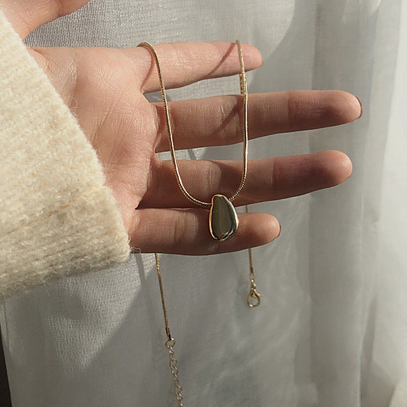 Vòng cổ thiết kế đơn giản sang trọng dành cho nữ