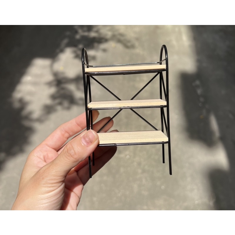 Mô hình kệ sắt để đồ 3 tầng cho búp bê