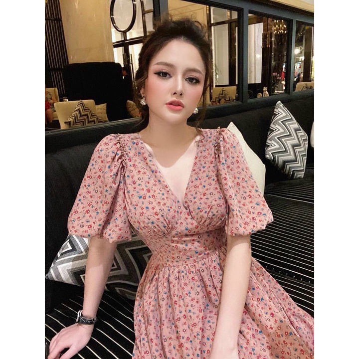 Váy đầm hoa xòe ngắn tay cổ v ôm eo mẫu được thiết kế năng động trẻ trung phù hợp mọi phong cách