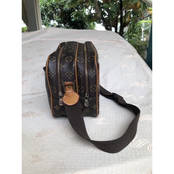 Túi chuẩn si. Túi qua sử dụng. Khách vui lòng xem hình nếu muốn biết thêm thông tin sản phẩm mời khách vô chat . Thanks.