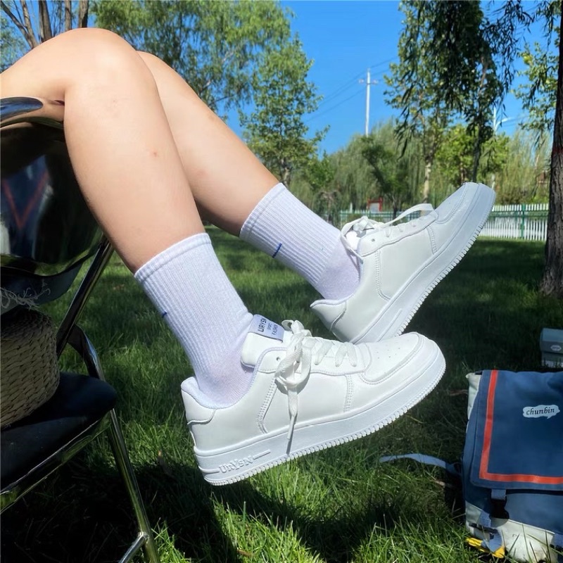 Giày trắng mẫu mới 2022