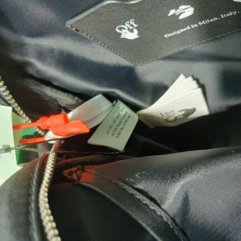 Túi đeo chéo Off White hands off logo crossbody bag ss22