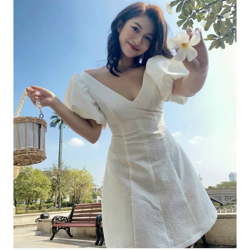 ĐẦM TRẮNG CỔ TIM TAY PHỒNG mã 1604