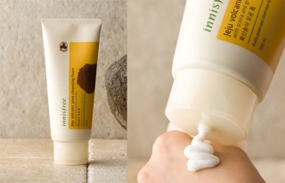 Sữa rửa mặt tro núi lửa Innisfree Jeju volcanic 